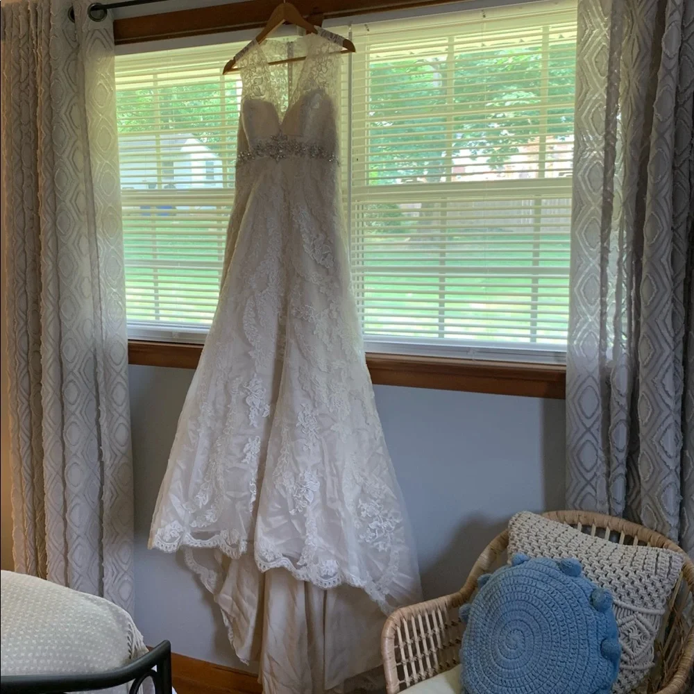 Wedding dress. Size US 10. - Picture 6 of 14